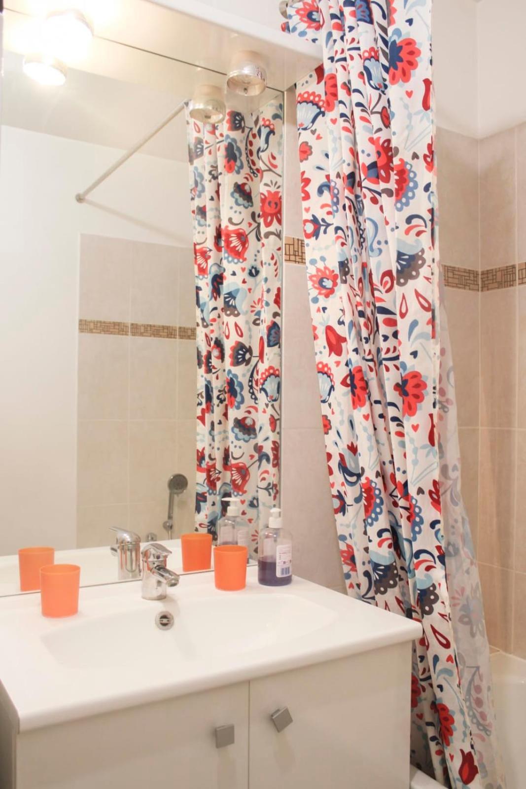 3-Rooms Apartment With Wifi And Balcony Saint-Denis  Bagian luar foto